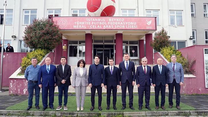Muhammet Macit, Yusuf Yerkel ve Emrah Bayraktar, TFF Meral-Celal Aras Spor Lisesi'nde incelemelerde bulundu