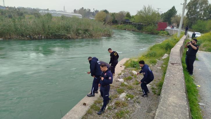 Mersin'de Berdan Çayı'na atlayan genç, suda kayboldu