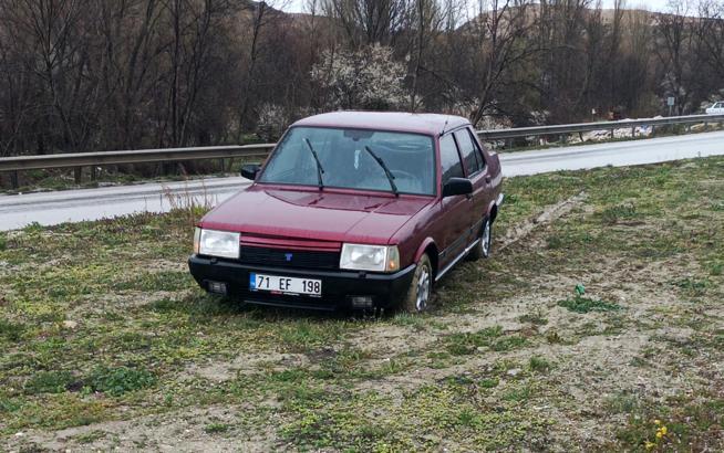 Refüje çıkan otomobilin sürücüsü yaralandı