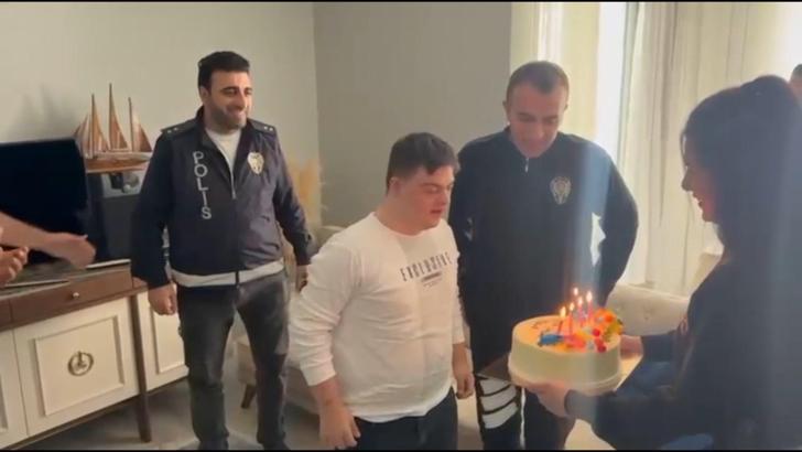 Çekmeköy’de Down sendromlu Melik’e polislerden sürpriz doğum günü