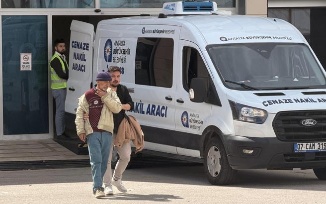 Kazada ölen oğlunun cenazesini alan babanın feryadı yürek burktu