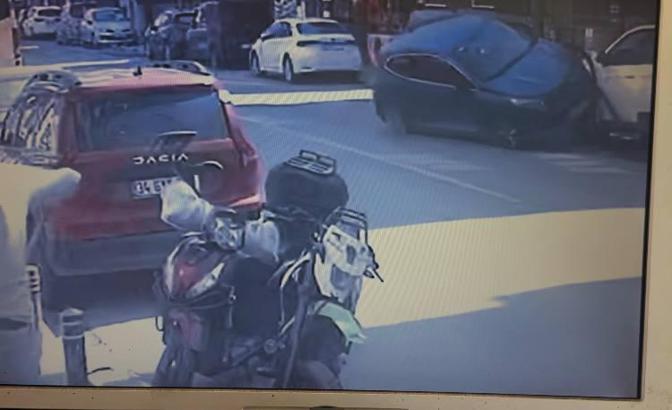 Küçükçekmece’de park halindeki cipe çarpan otomobil takla attı