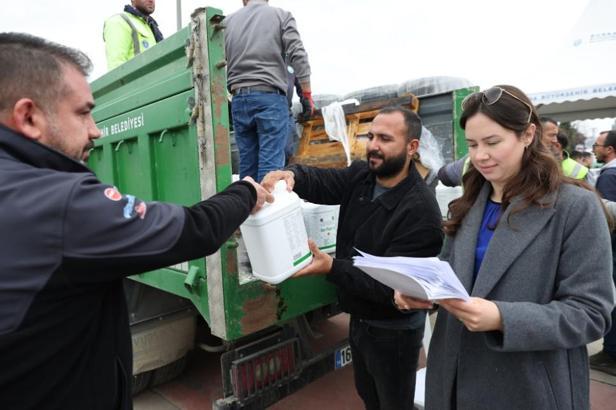Büyükşehir'den çiftçiye sulama borusu ve sıvı gübre desteği