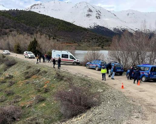 Gölette kimliği belirsiz kadın cesedi bulundu