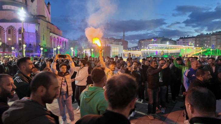 2’nci Lig'e yükselen 12 Bingölspor’dan şampiyonluk kutlaması