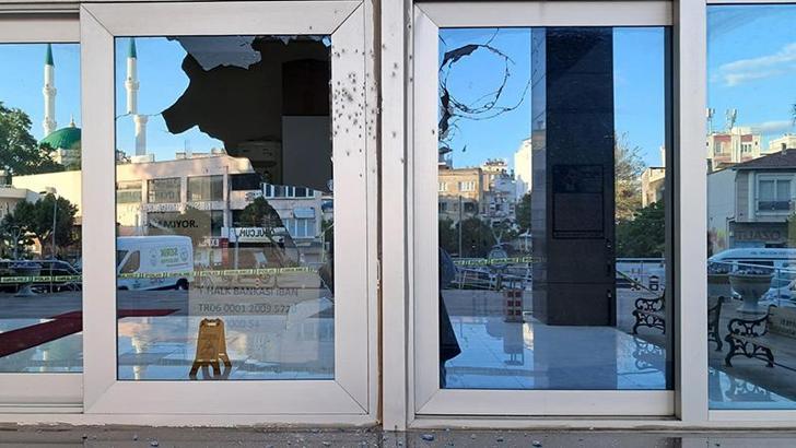 Serik Belediye binasına av tüfeğiyle ateş açan şüpheli gözaltına alındı