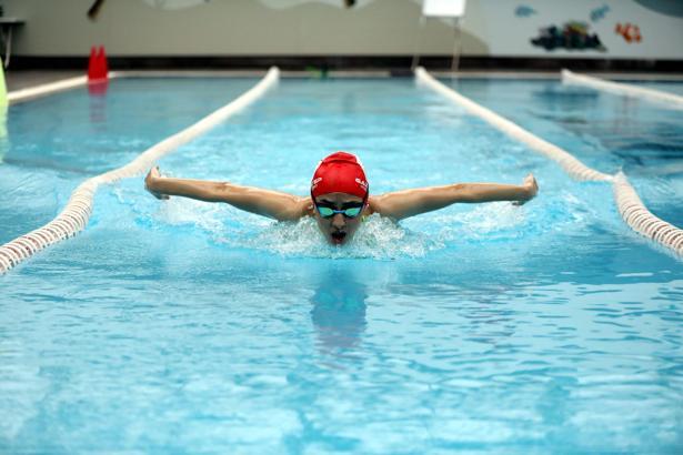 Su korkusunu yenmek için başladığı yüzmede Türkiye 3’üncüsü oldu