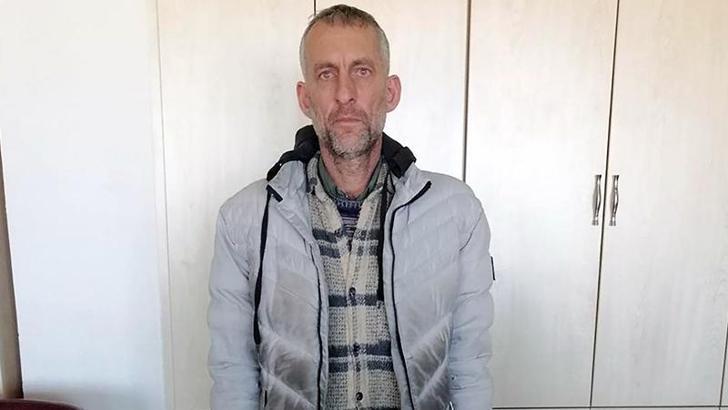 Dolandırdığı kişilerden aldığı ürünleri seyyar tezgahında satarken yakalandı