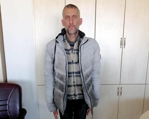 Dolandırdığı kişilerden aldığı ürünleri seyyar tezgahında satarken yakalandı