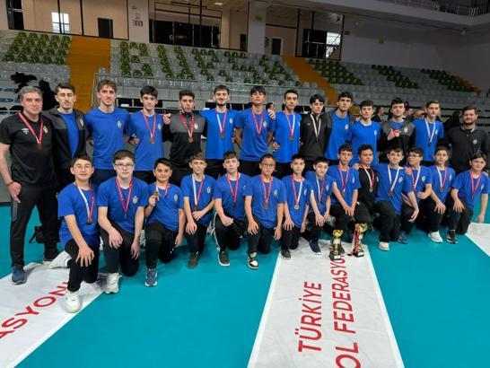 İnegöl Belediyespor’dan voleybolda çifte başarı