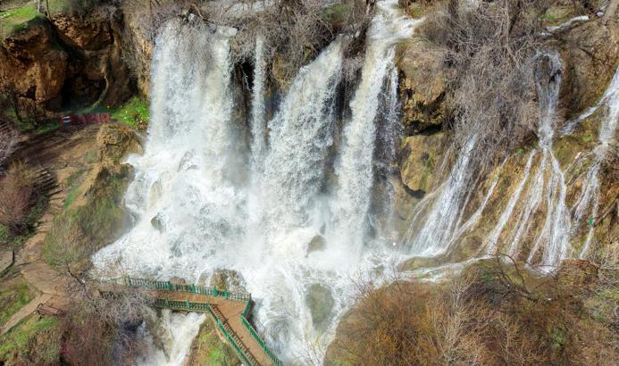 Obrukla oluşan Sızır Şelalesi, son yağışlarla coştu