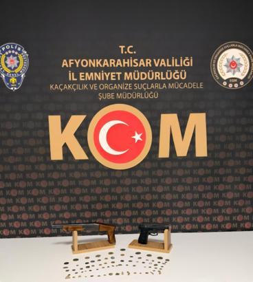 Polisin operasyonunda 74 sikke ele geçirildi