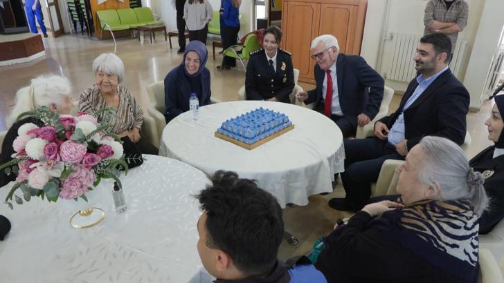 Polis Teşkilatı'nın 181'inci yılında Etiler Huzurevi'nde kalan emekli personele ziyaret