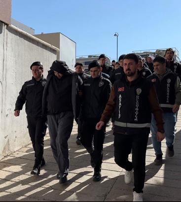 Akademisyen, meslektaşlarını ve esnafı sahte evrakla 521 milyon TL dolandırdı; 12 gözaltı