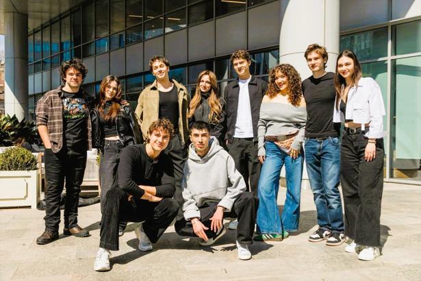 Bir aile hikayesi ‘Daha On Yedi’ sete çıktı