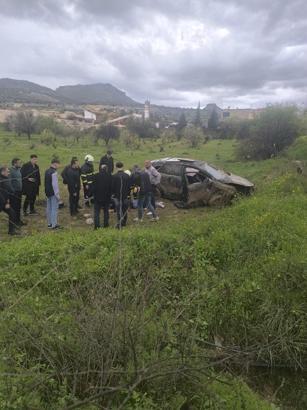 Mardin'de tarlaya devrilen cipteki 2 kişi yaralandı