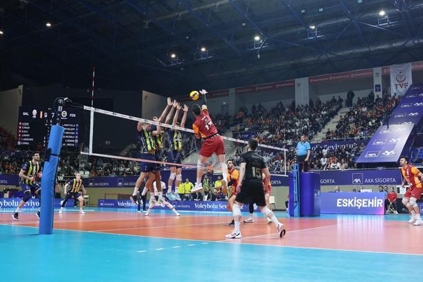 Galatasaray HDI Sigorta, Fenerbahçe Medicana'yı 3-1 mağlup ederek Kupa Voley'de finale yükseldi