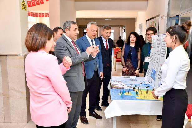 Lise öğrencilerinden TÜBİTAK 4006 Bilim Fuarı