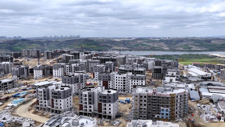 Bakan Kurum, Sazlıbosna'daki 'İlk Evim Projesi'nin sosyal konutlarını paylaştı