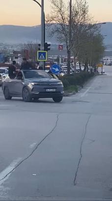 Bursa'da trafiği tehlikeye atan düğün konvoy sürücülerine 660 bin lira ceza