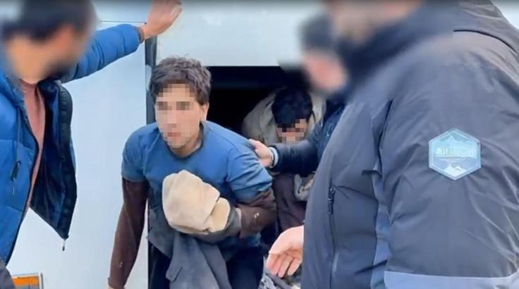 Yolcu otobüsünün bagajında 53 kaçak göçmen yakalandı: 6 tutuklama