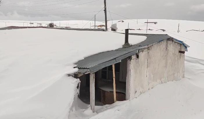 Havalar ısındı, Bülbülan Yaylası'nda kışın kara gömülen evler ortaya çıktı