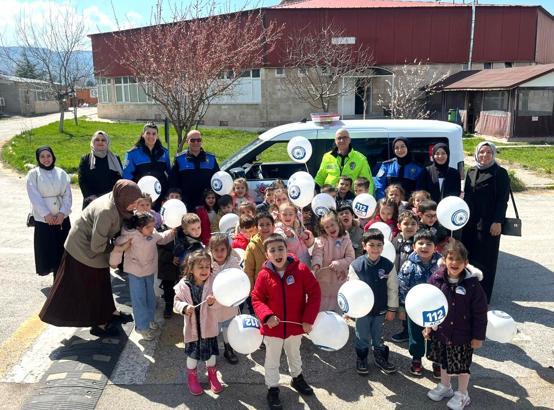Anaokulu öğrencilerine polis anlatıldı