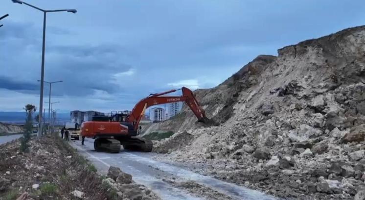 Batman'da heyelan bölgesinde 450 kamyon hafriyat temizlendi