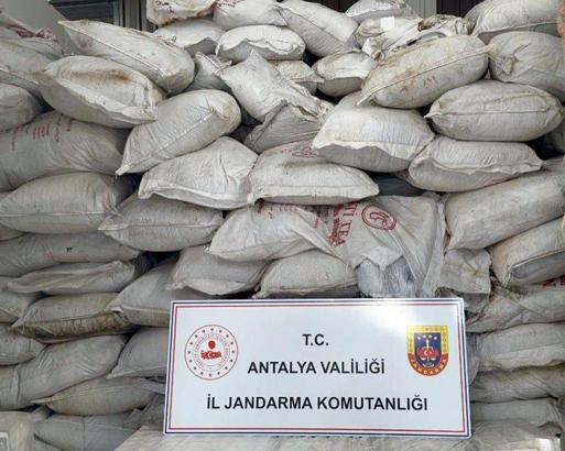 Kepez’de 65 milyon TL'lik kaçakçılık operasyonu