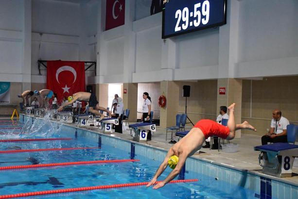 Yüzme müsabakaları yapıldı