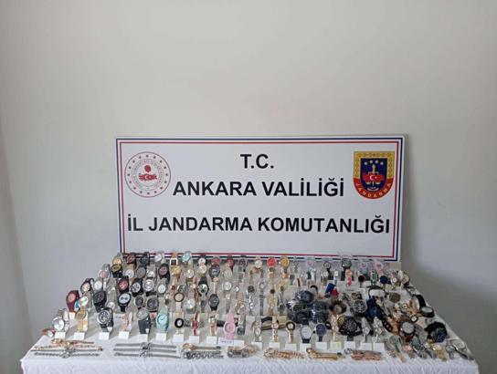 Ankara'da 3,2 milyon liralık kaçak saat ele geçirildi