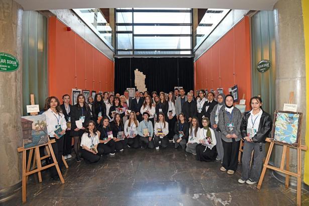 Bursa’da ‘Edebiyattan Sanata Yolculuk’ isimli sergi ziyarete açıldı