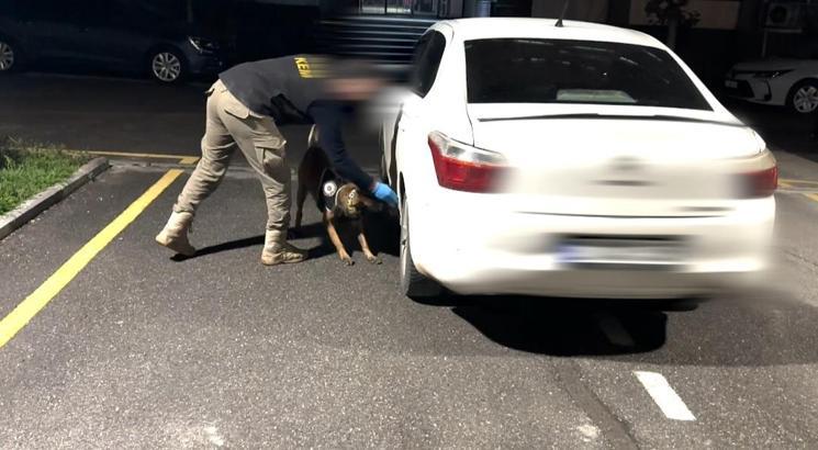 Batman'da otomobillere gizlenmiş uyuşturucuyu ‘Mailo’ buldu: 2 tutuklama