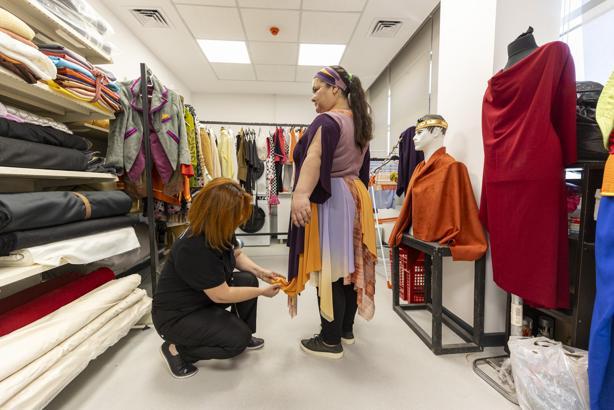 Şehir Tiyatrosu’nda kostümler usta ellerde hayat buluyor