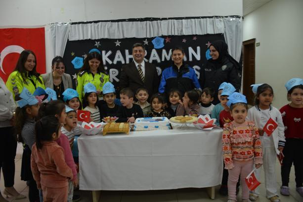 Silopi'de Polis Haftası'nda minik öğrencilerle pasta kestiler