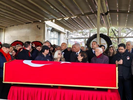 Yalçın Küçük son yolculuğuna uğurlandı