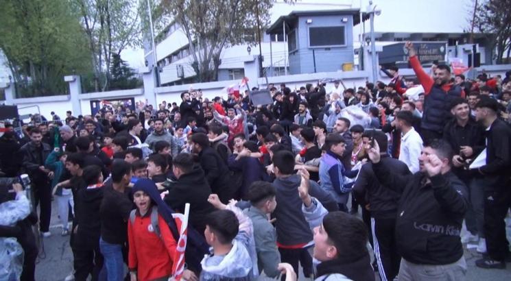 1’inci Lig’e yükselen Batman Petrolspor’dan şampiyonluk kutlaması