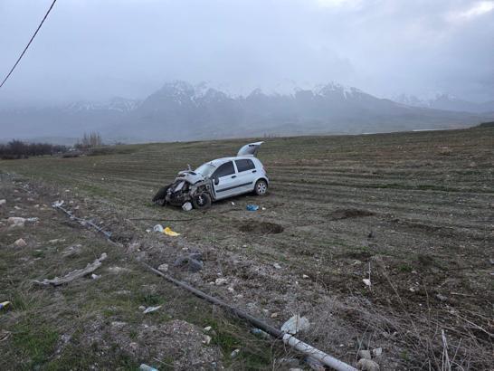 Malatya'da devrilen otomobildeki anne ve 2 çocuğu yaralandı