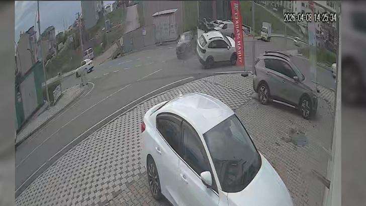 İki cipin çarpıştığı kaza kamerada: 7 yaralı