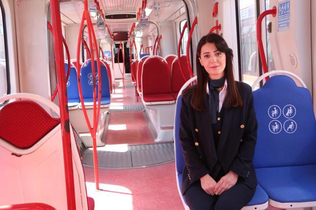 Diş teknikerliğini bıraktı, hayallerinin peşinden gidip vatman oldu