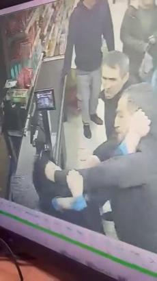 Pendik'te poşet nedeniyle tartıştığı kasiyeri yumruklayarak darbetti