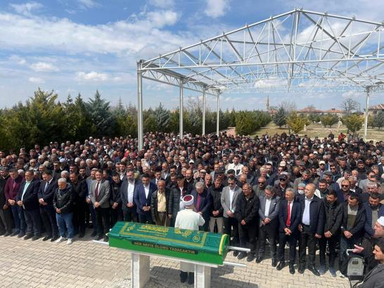 Milli maçta kalp krizi geçiren gazeteci, toprağa verildi