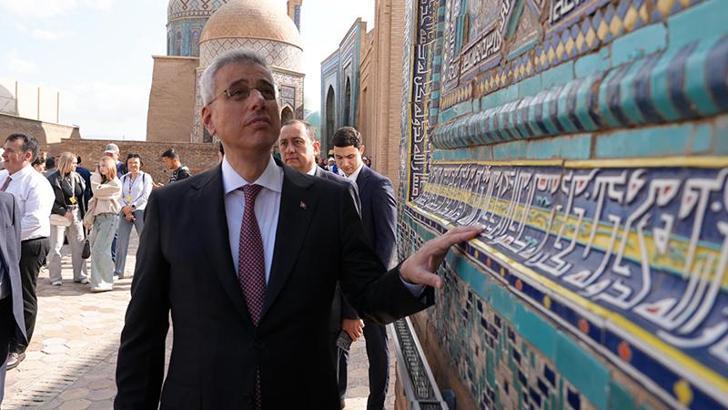 Bakan Memişoğlu, Semerkant’ta Şah-ı Zinde Nekropolü’nü ziyaret etti