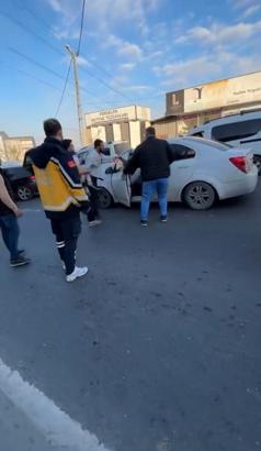Başakşehir'de kaza yapan iki sürücü arasında levyeli kavga çıktı
