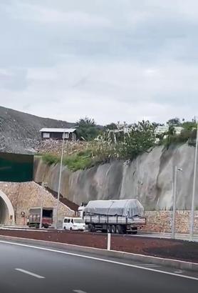 Minibüsüyle ters yönde ilerleyip trafiği tehlikeye atan sürücüye ceza