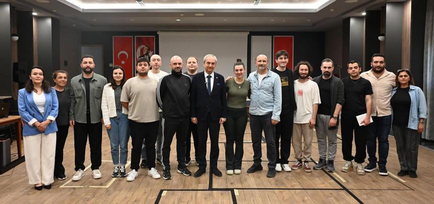 Kepez Kent Tiyatrosu ekibinden, 19 Mayıs'a özel gösterim