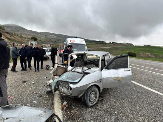 Adıyaman'da otomobiller çarpıştı:1 yaralı