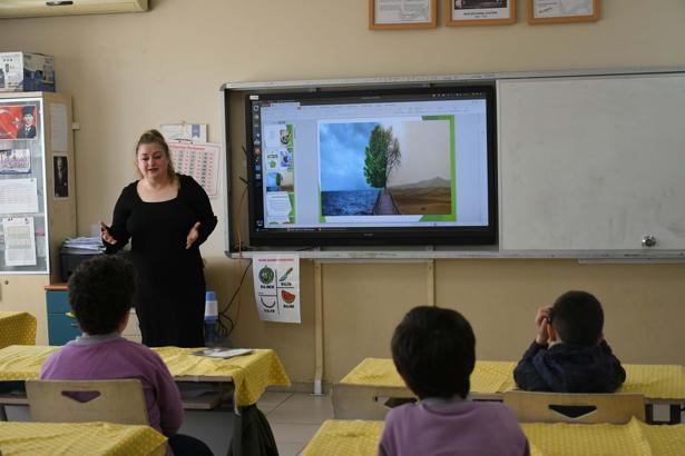 Kuşadası'nda belediyeden öğrencilere çevre ve geri dönüşüm eğitimi