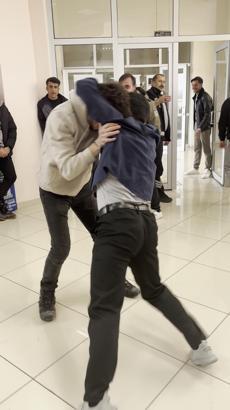 Üniversitede öğrenci gruplarının kavga ihbarına giden polise sürpriz kutlama