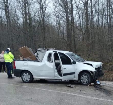 Tekirdağ'da kamyonet ile otomobil çarpıştı; 4 yaralı